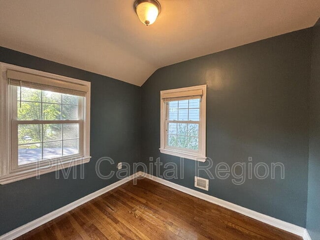 Building Photo - 8710 Maywood Ave