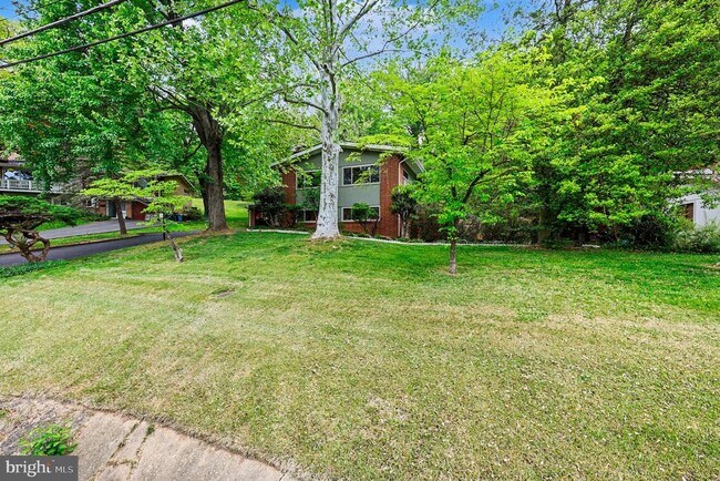 Building Photo - 6306 Beachway Dr
