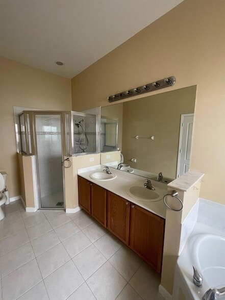 Building Photo - 114 Canterbury Pl