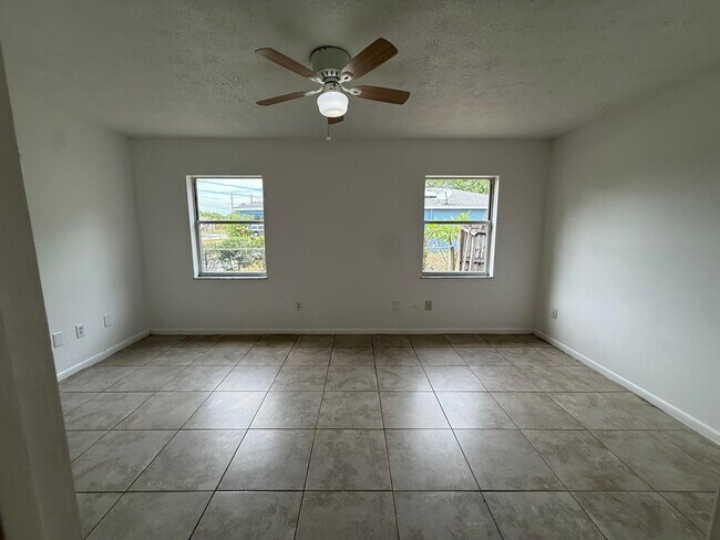 Building Photo - 2564 Navajo Ave