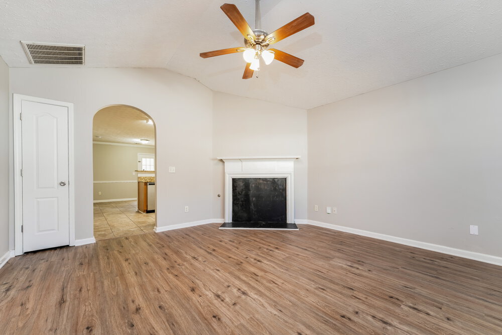 Building Photo - 10527 Crabtree Dr