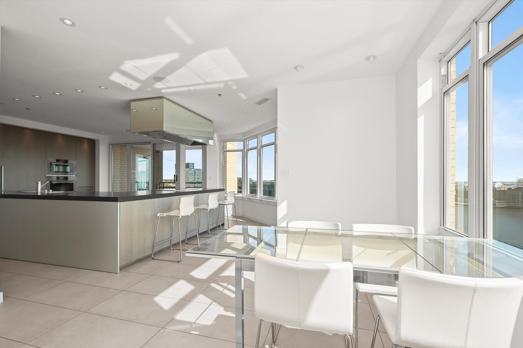 Building Photo - 100 Harborview Dr