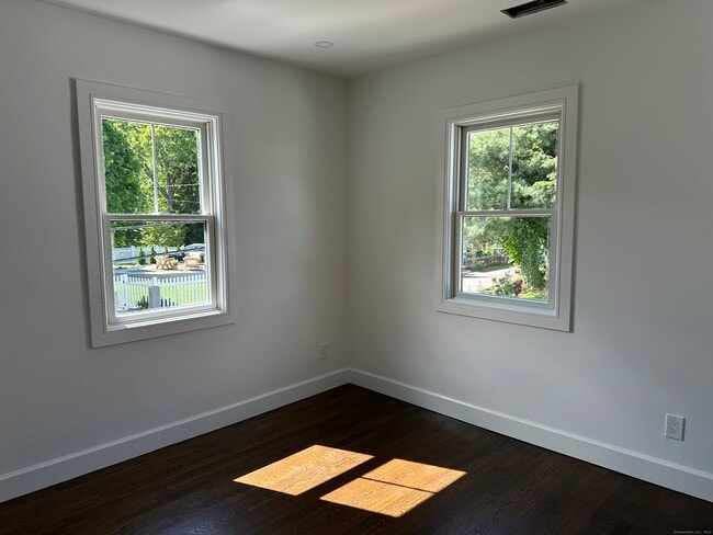 Building Photo - 69 Cos Cob Ave
