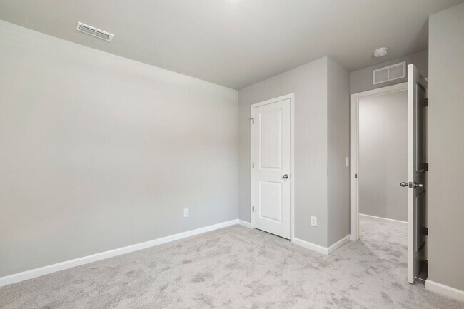 Building Photo - Modern 3-Bedroom Townhome with Luxury Fini...