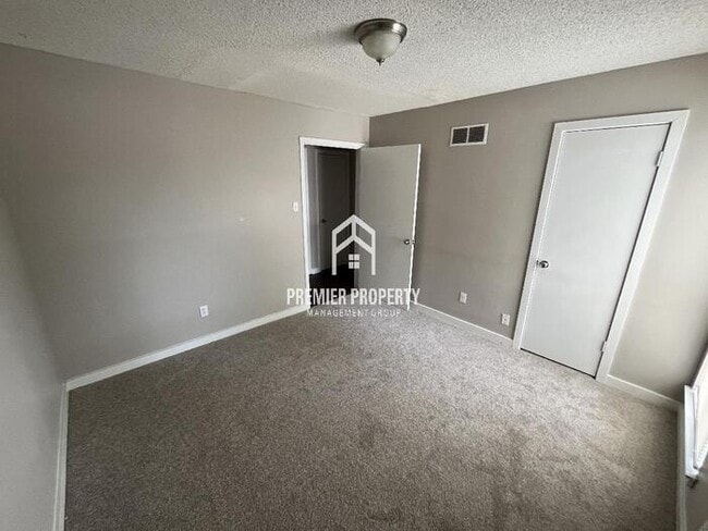 Building Photo - 3357 E Oak Side Dr