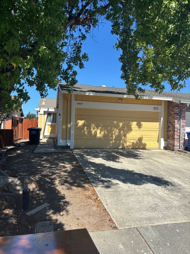 Building Photo - Charming Two-Bedroom, Two-Bath Duet in Pri...