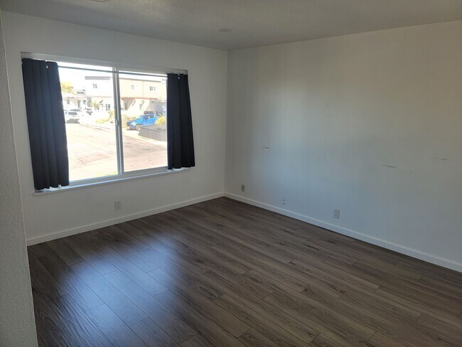 Building Photo - Avenida Aragon