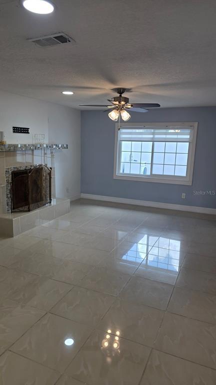 Building Photo - 1703 Paradise Dr