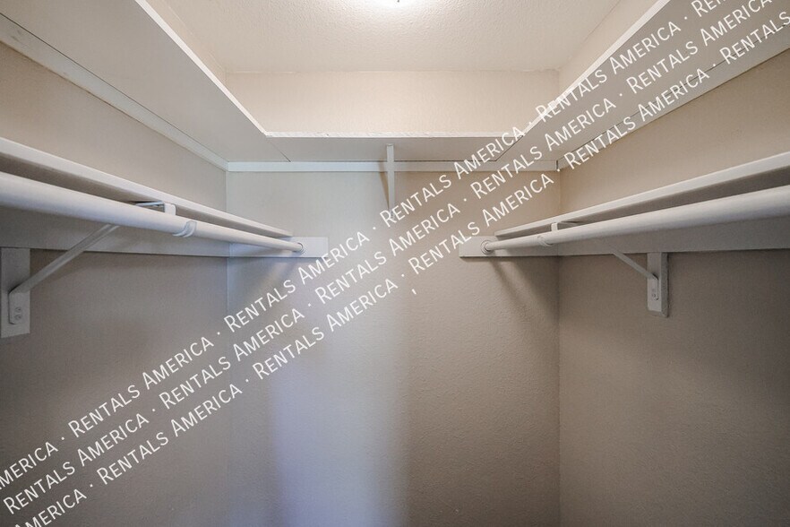 Building Photo - 4555 W Continental Dr