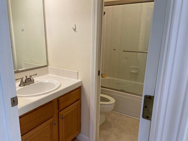 Building Photo - 105 Stone Pine Ln