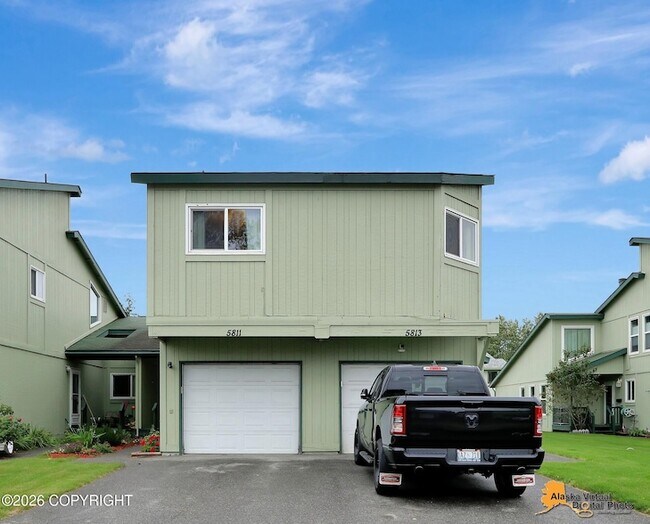 Building Photo - 5811 Jennifer Cir