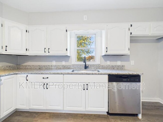 Building Photo - 2475 Ogden Ave