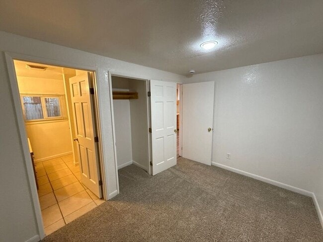 Building Photo - 1135 SE Salem Ave