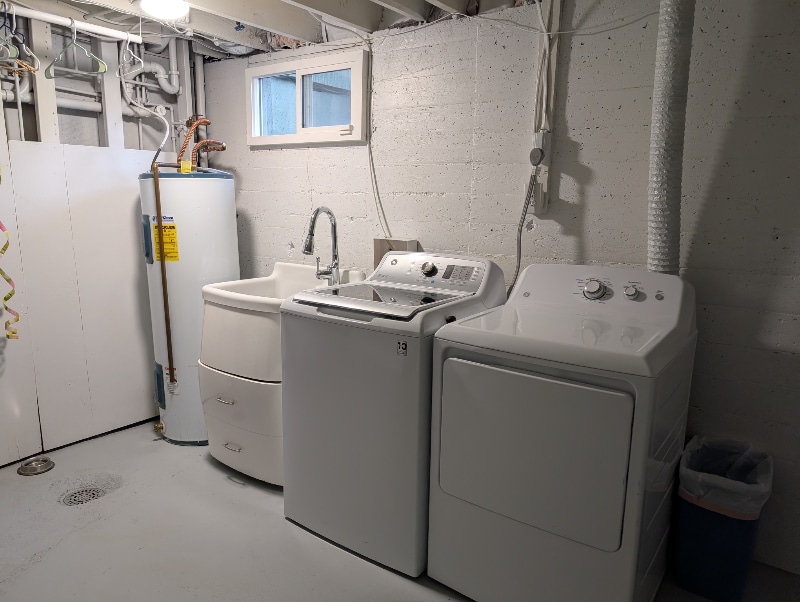 Building Photo - 4914 N Cedar St