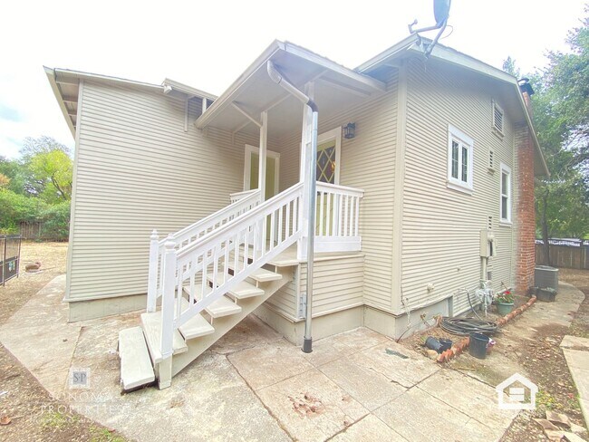 Building Photo - Charming 3bd/2ba Home on Sonoma Highway