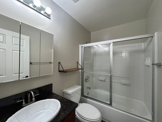 Building Photo - Beautiful 2BD/2BA W/ A/C and Reserved Parking in Normal Heights!