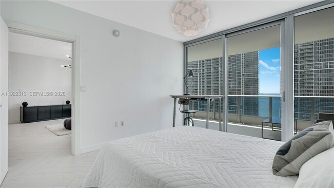 Building Photo - 200 Biscayne Blvd Way