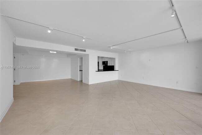 Building Photo - 2 Grove Isle Dr