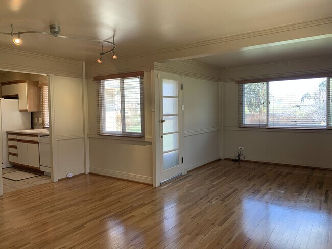 Building Photo - Evolve Real Estate: Available 6/6/2026! Quaint 3 Bedroom Ranch with Huge Yard in University Hills...