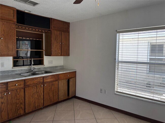Building Photo - 3524 Chinaberry Ln