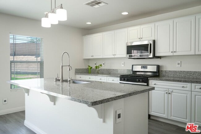Building Photo - 2732 Hemlock Rd