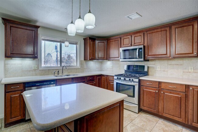 Building Photo - 812 Coronado Ave