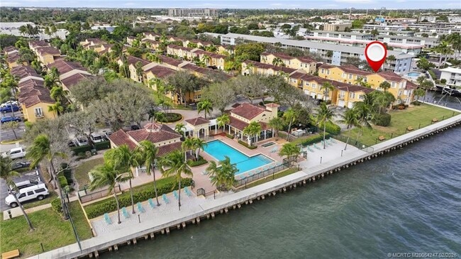 Building Photo - 1155 Lake Shore Dr