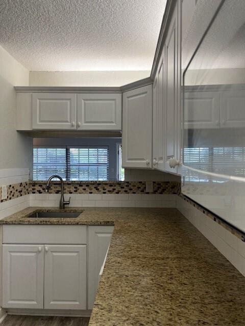 Building Photo - 2588 Riverside Dr