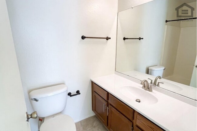 Building Photo - 2Bed/2Bath Apartment at Mesa Dr/Brown Rd! Ready for Immediate Move-In!