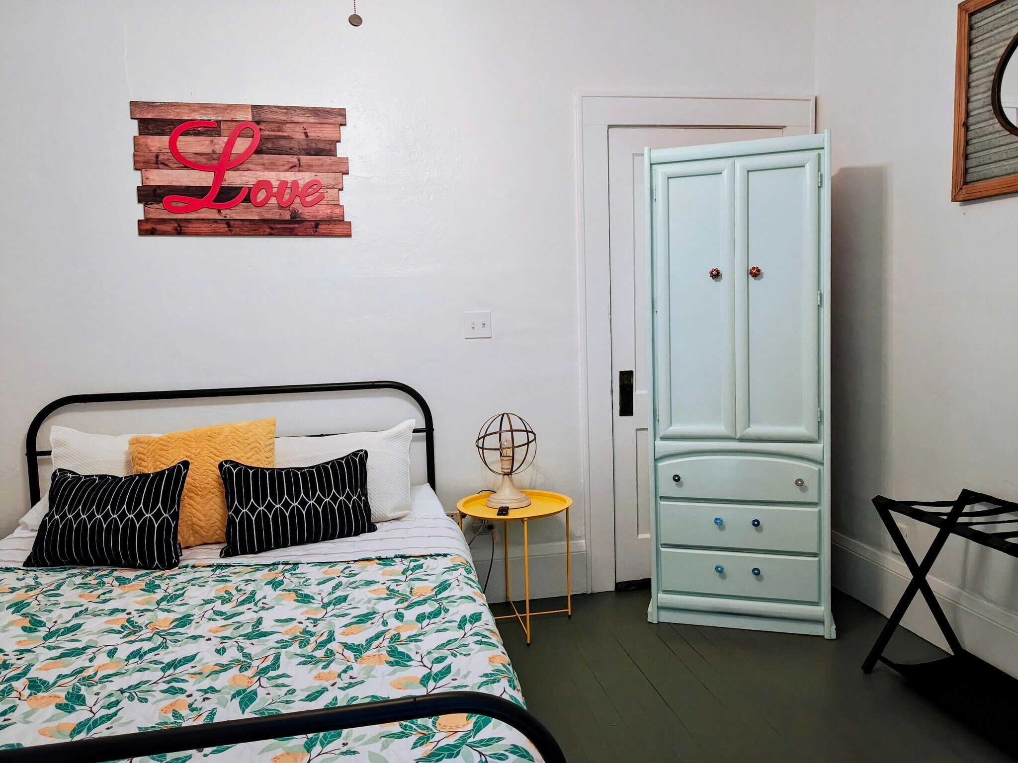 Building Photo - 448 Avenue A NE