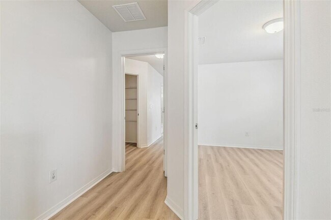 Building Photo - 4925 White Sanderling Ct