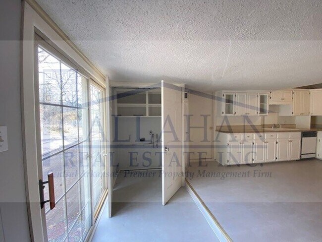 Building Photo - Park Hill Bungalow