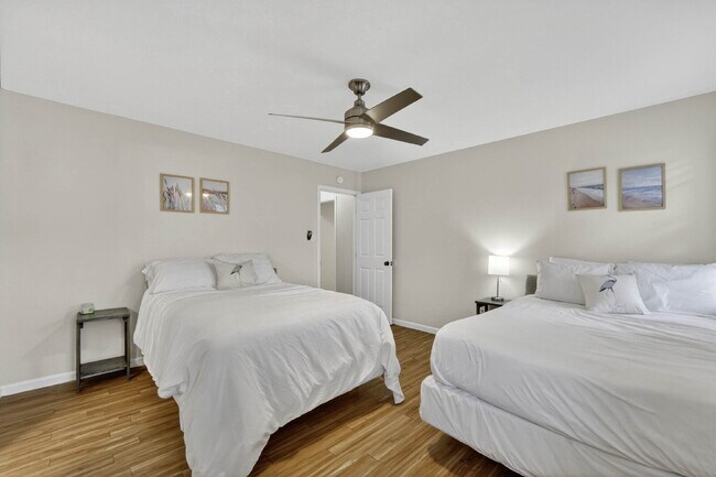 Building Photo - 118 Blue Heron Dr