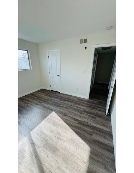 Building Photo - 18550 Hatteras St