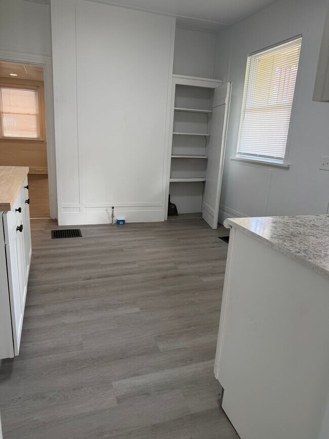 Building Photo - 517 3rd Ave