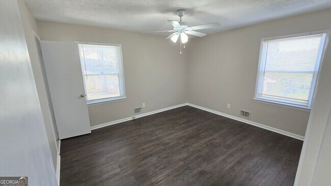 Building Photo - 4270 E Hamill Dr