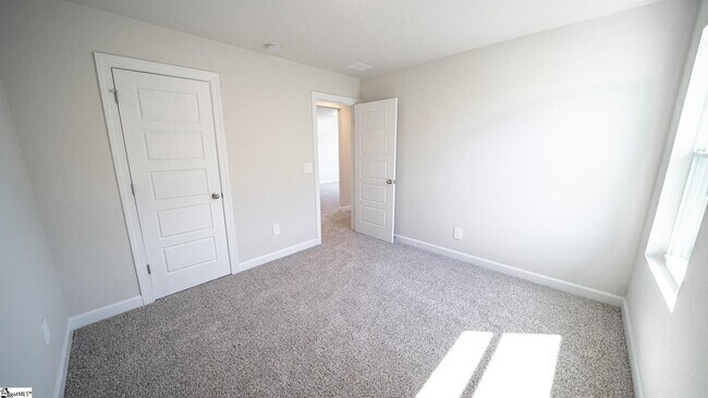 Building Photo - 1029 Killian St