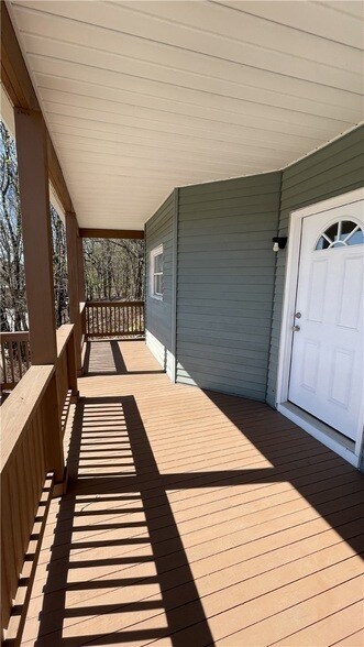 Building Photo - 424 W 7th Ave