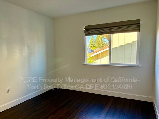 Building Photo - 104 Banff Way