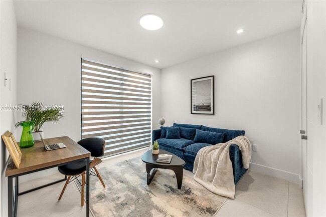 Building Photo - 721 SW 11th St