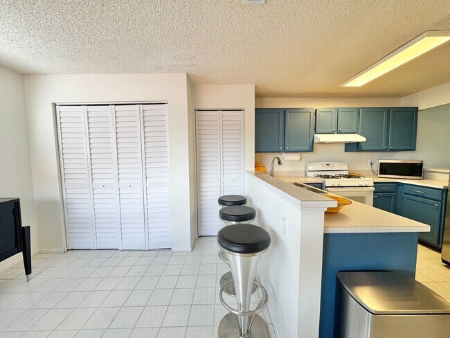 Building Photo - Winterset Condo with Gorgeous Sunset Views!