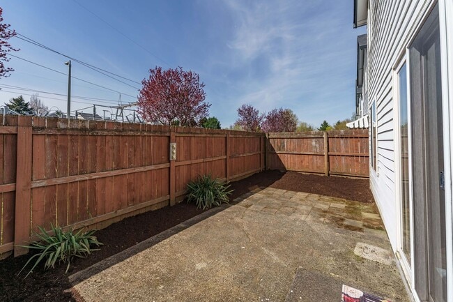 Building Photo - $500 Off Move In Special - Comfortable 3-B...