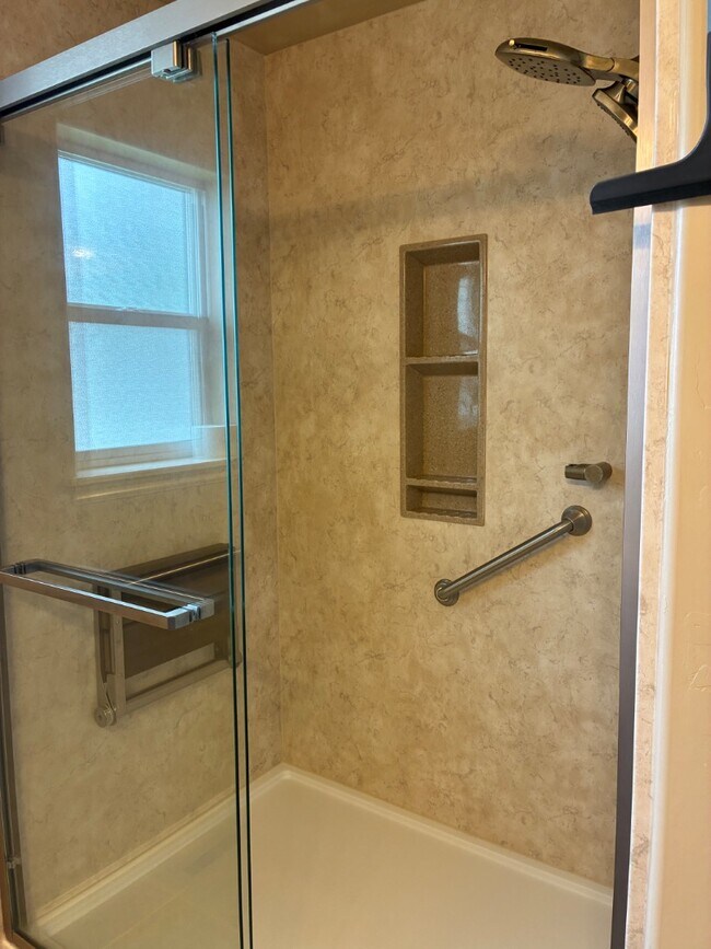 Building Photo - 234 Greenbrier Dr