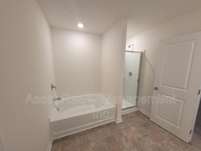 Building Photo - 4714 Willow Bluff Cir