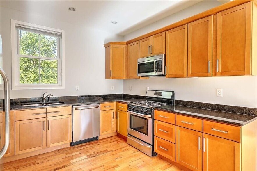 Building Photo - 400 Hope St