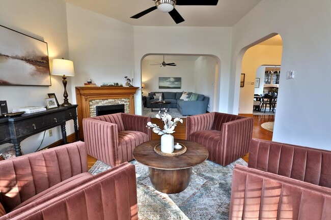 Building Photo - 398 W 5th Ave