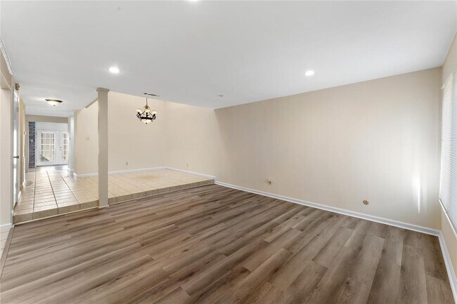 Building Photo - 11614 Village Pl Dr