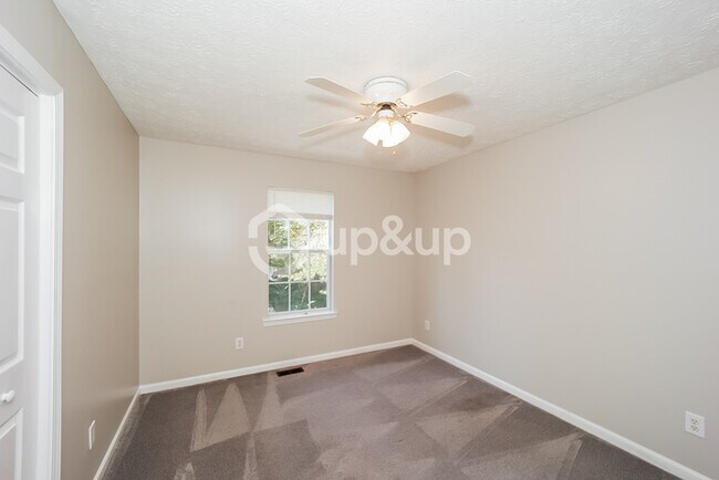 Building Photo - Fantastic 3bd/2.5ba home! Coming soon!