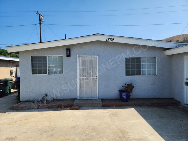Building Photo - 2 Bedroom, 1 bathroom