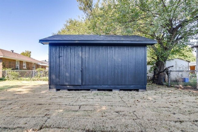 Building Photo - 2725 Texoma Dr